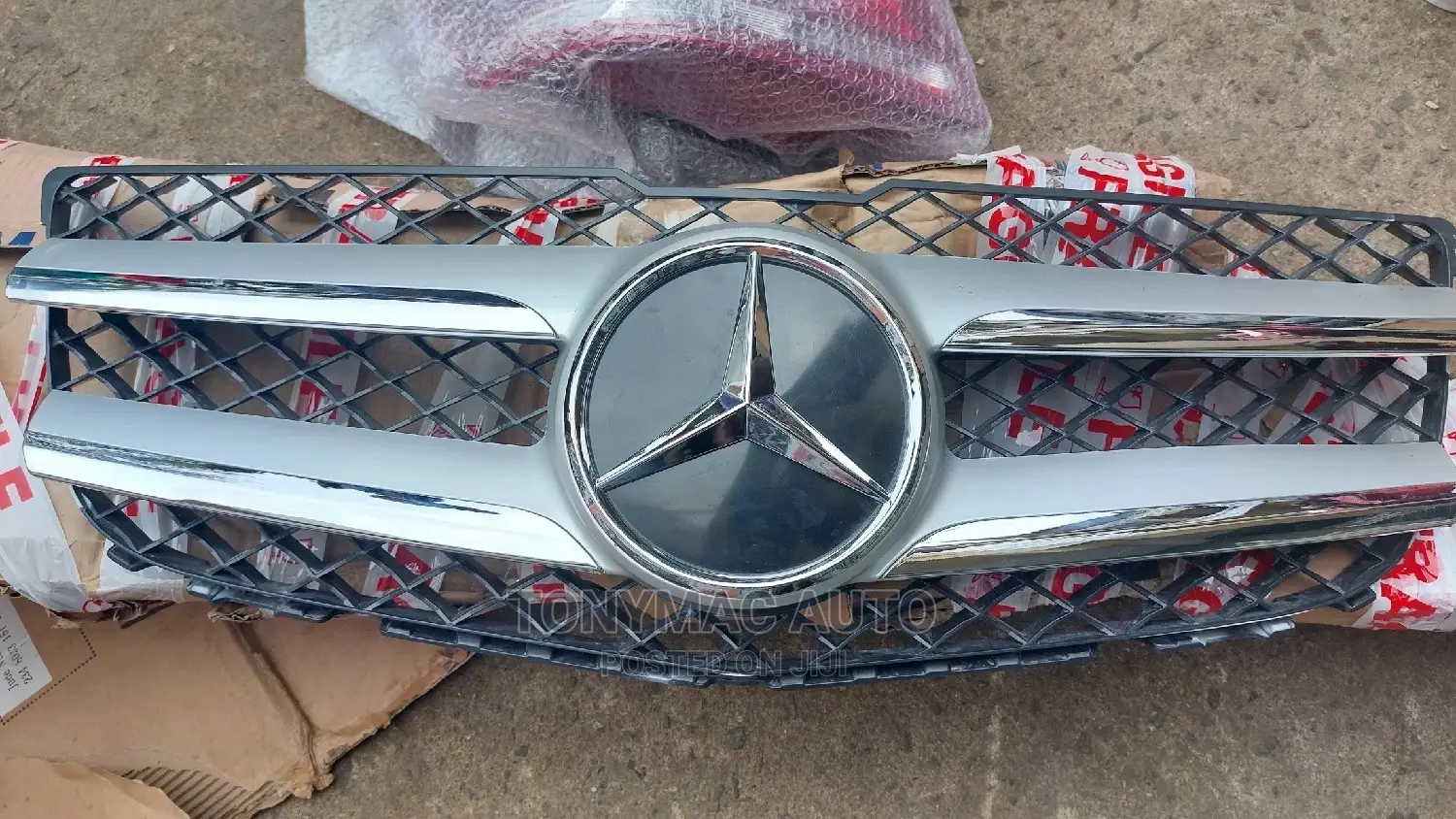 Mercedes-Benz GLK 2010-2011 Front Grilles