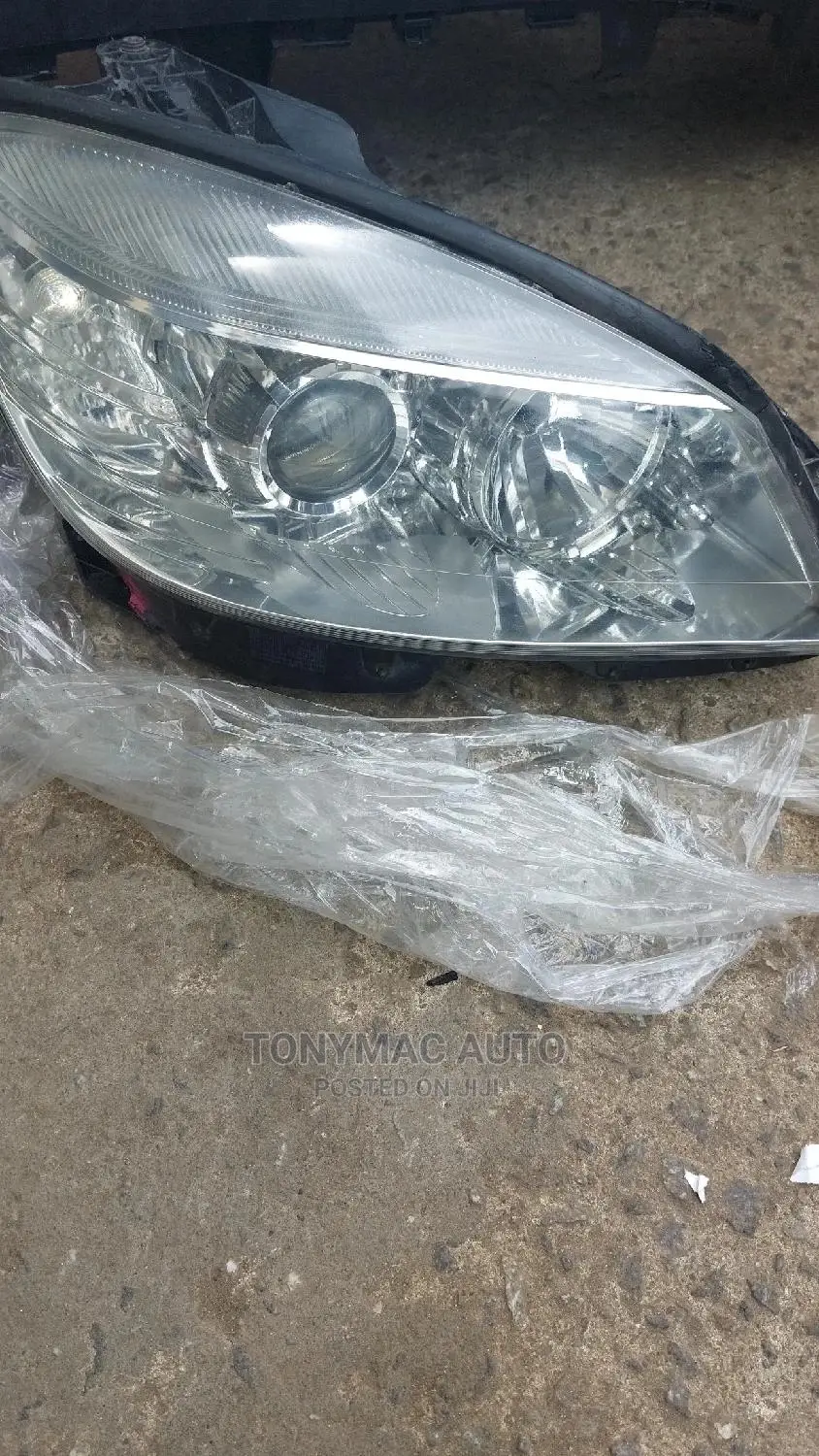 Mercedes-Benz C300 2010-2011 Headlights