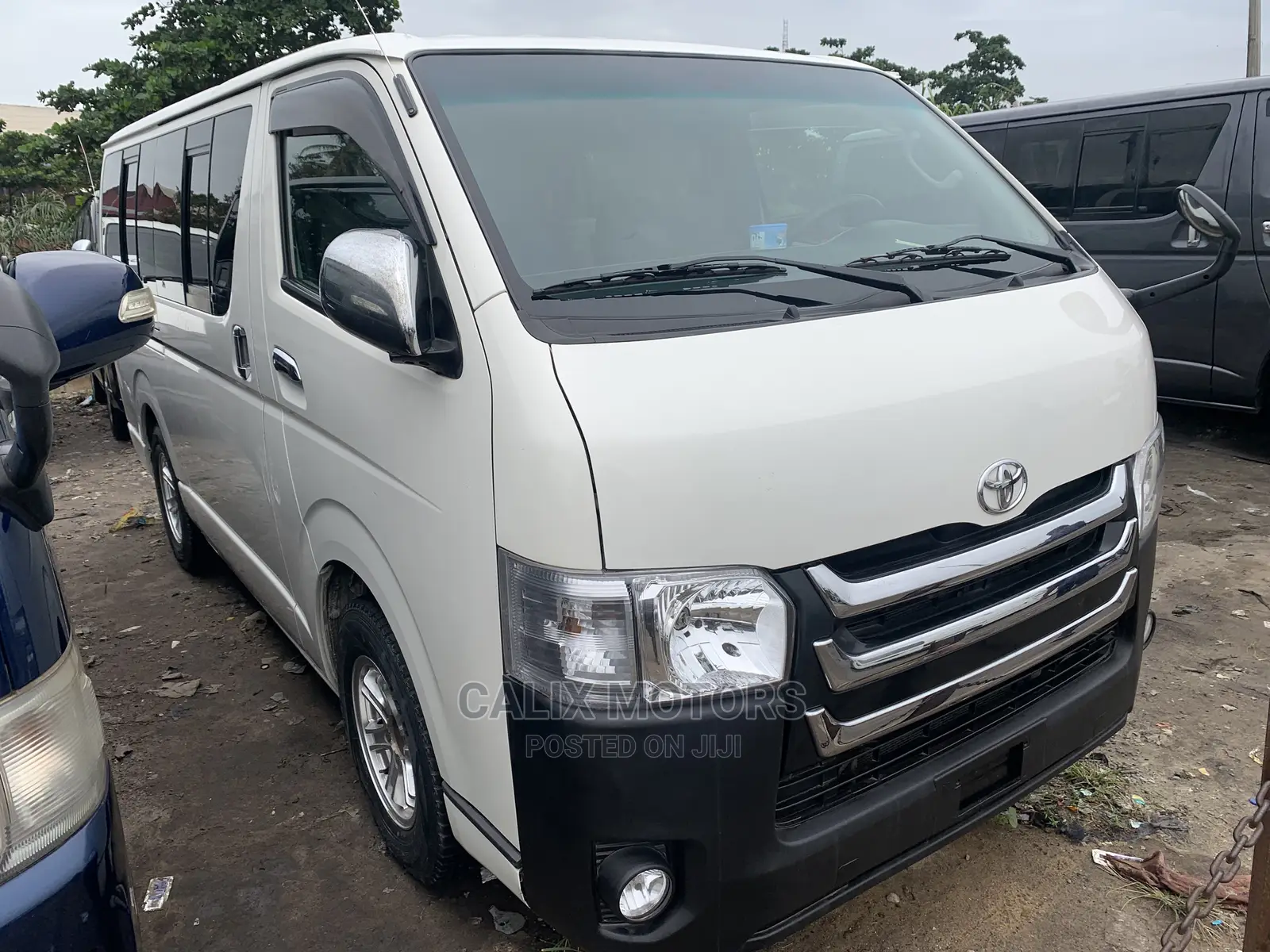 Toyota HiAce 2010 White