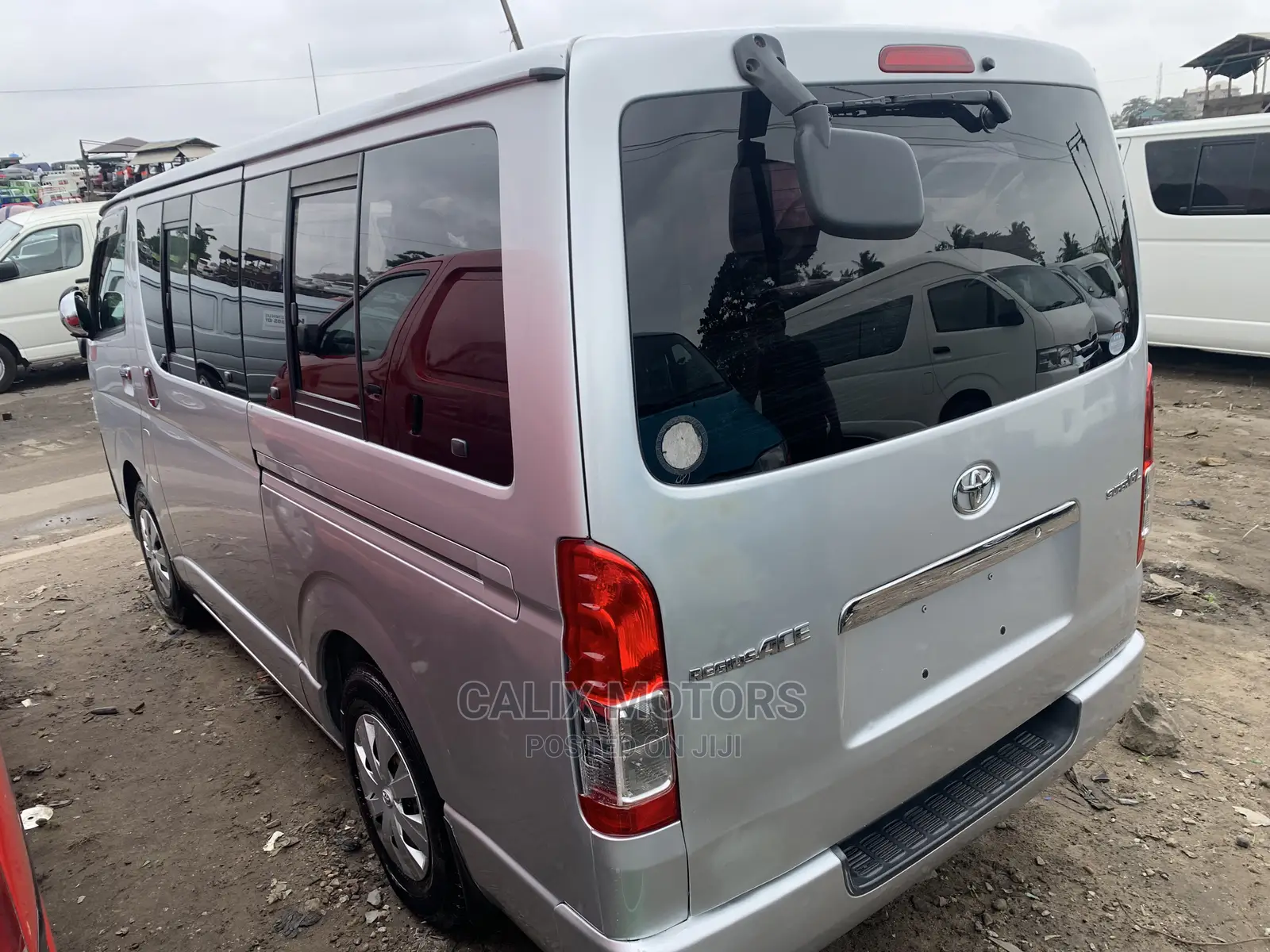 Toyota HiAce 2010 Silver
