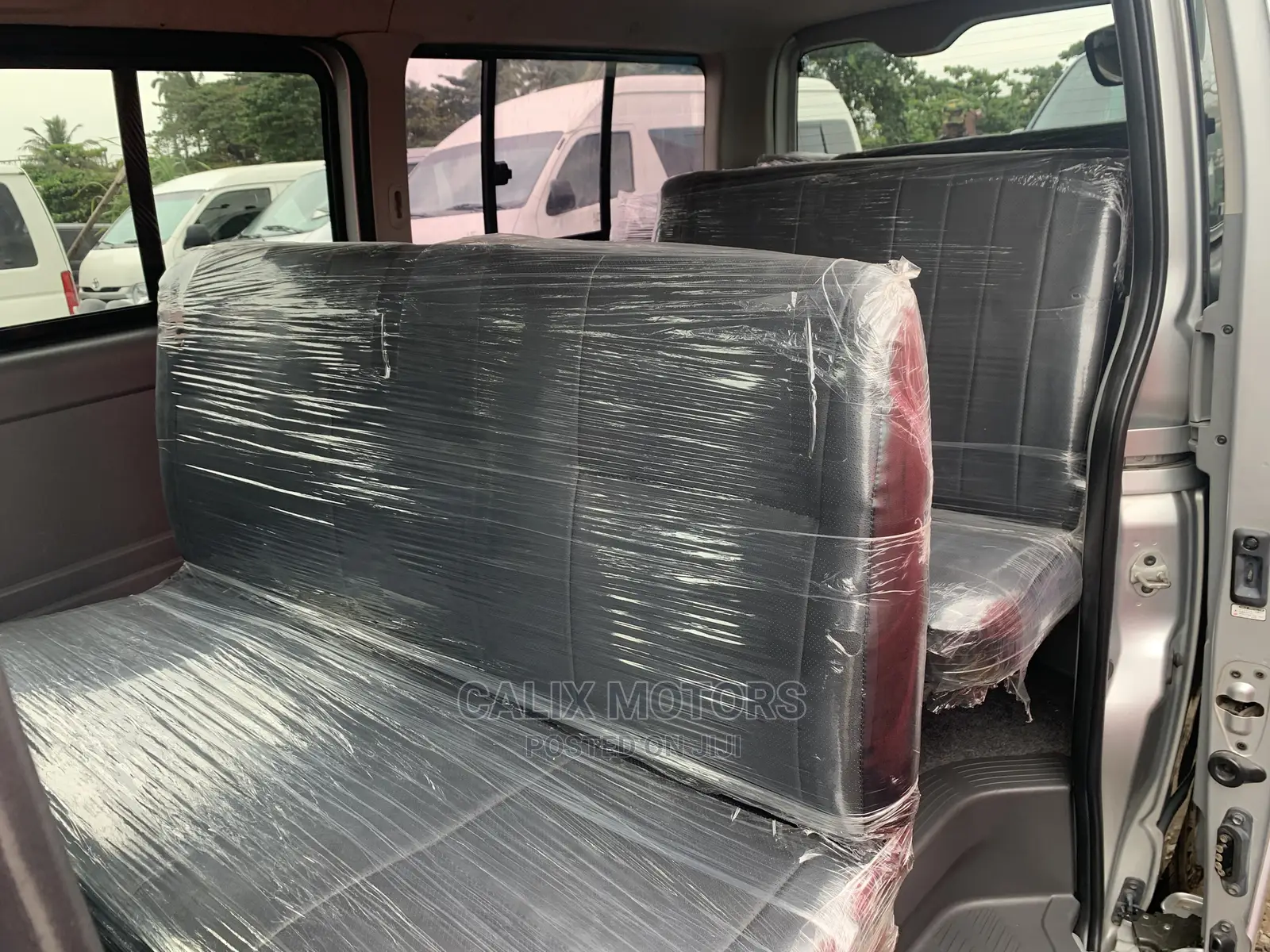 Toyota HiAce 2010 Silver