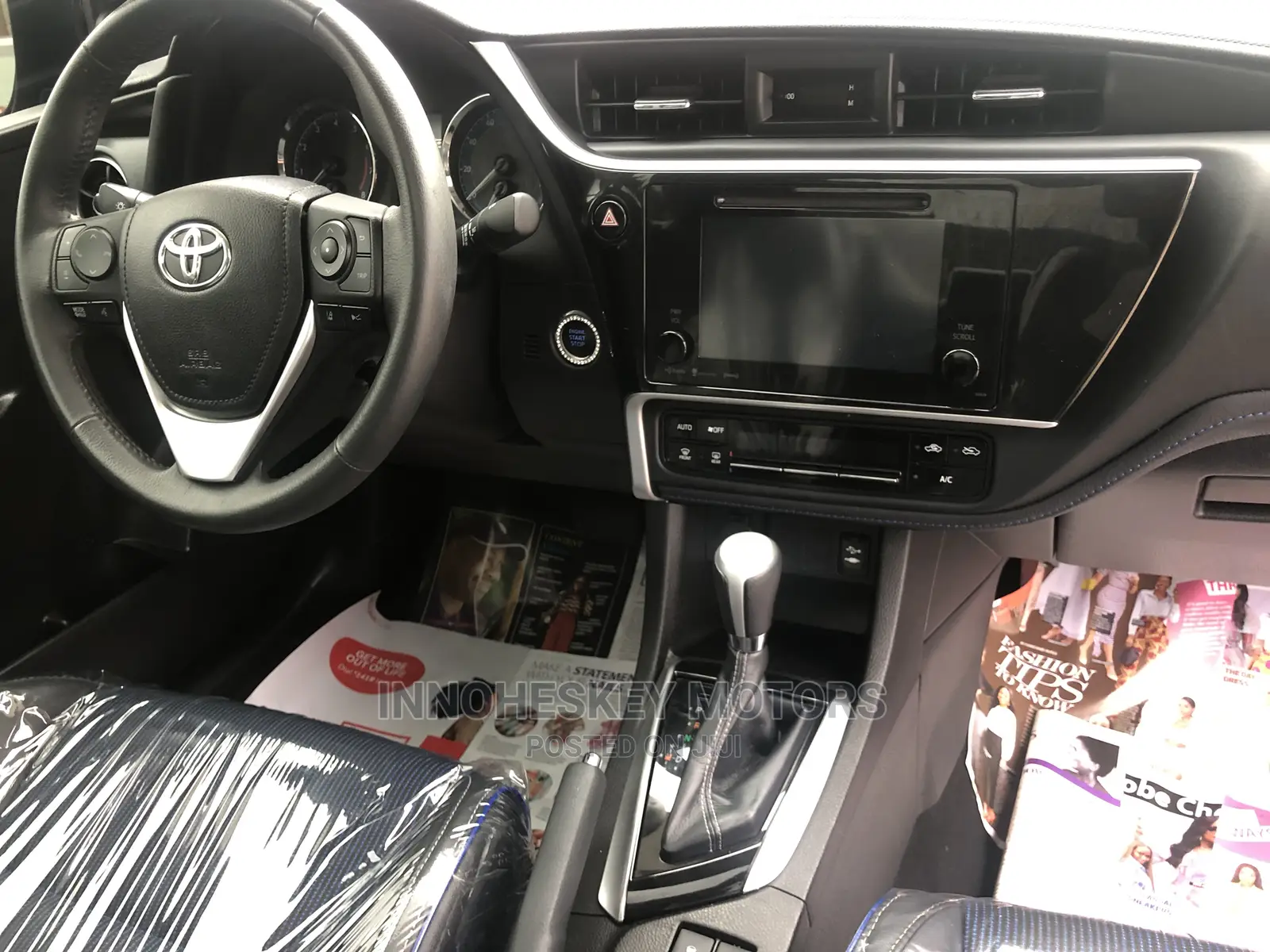 Toyota Corolla SE (1.8L 4cyl 6M) 2018 Black