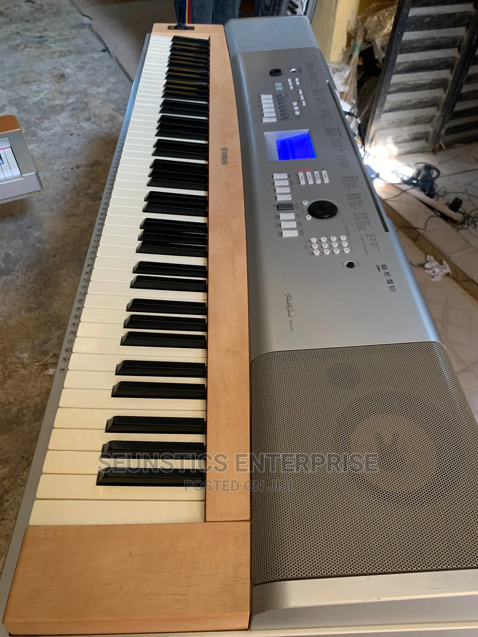 Yamaha Portable Grand DGX 620 Piano/Keyboard