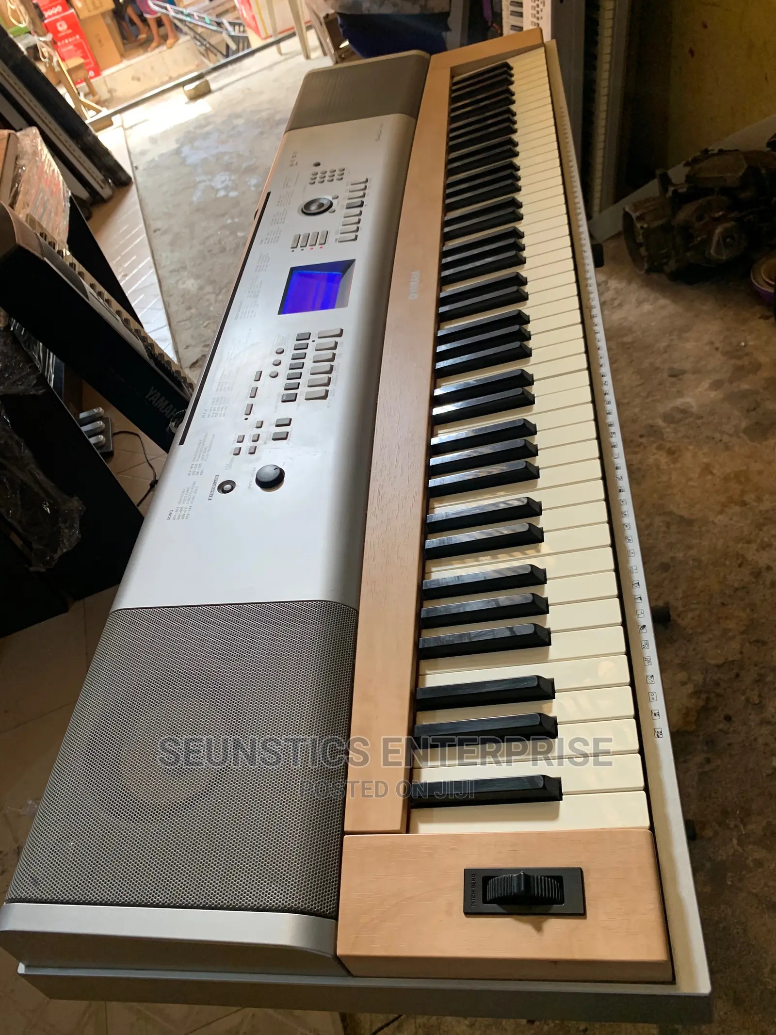 Yamaha Portable Grand DGX 620 Piano/Keyboard