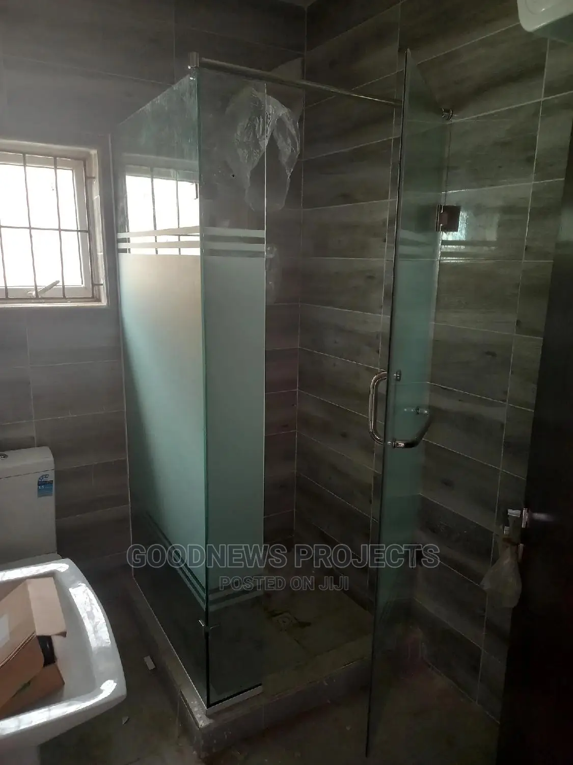 Hinge Glass Cubicle