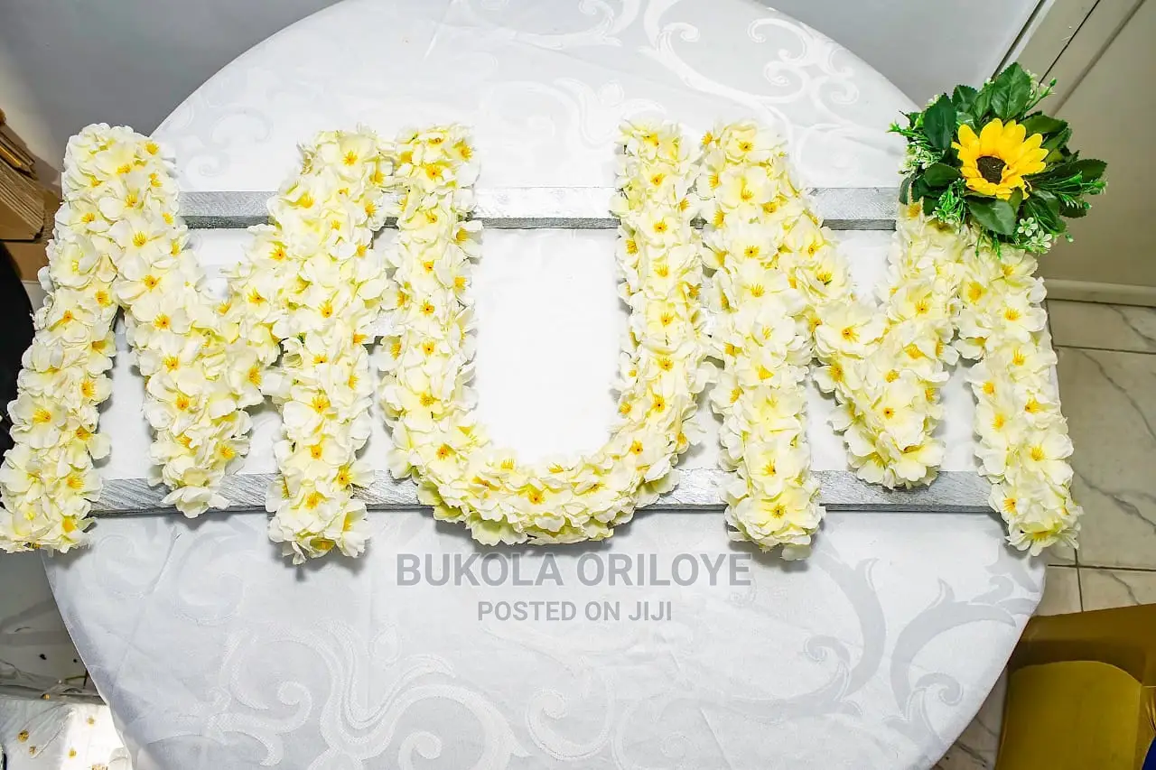 White Mum Wreath