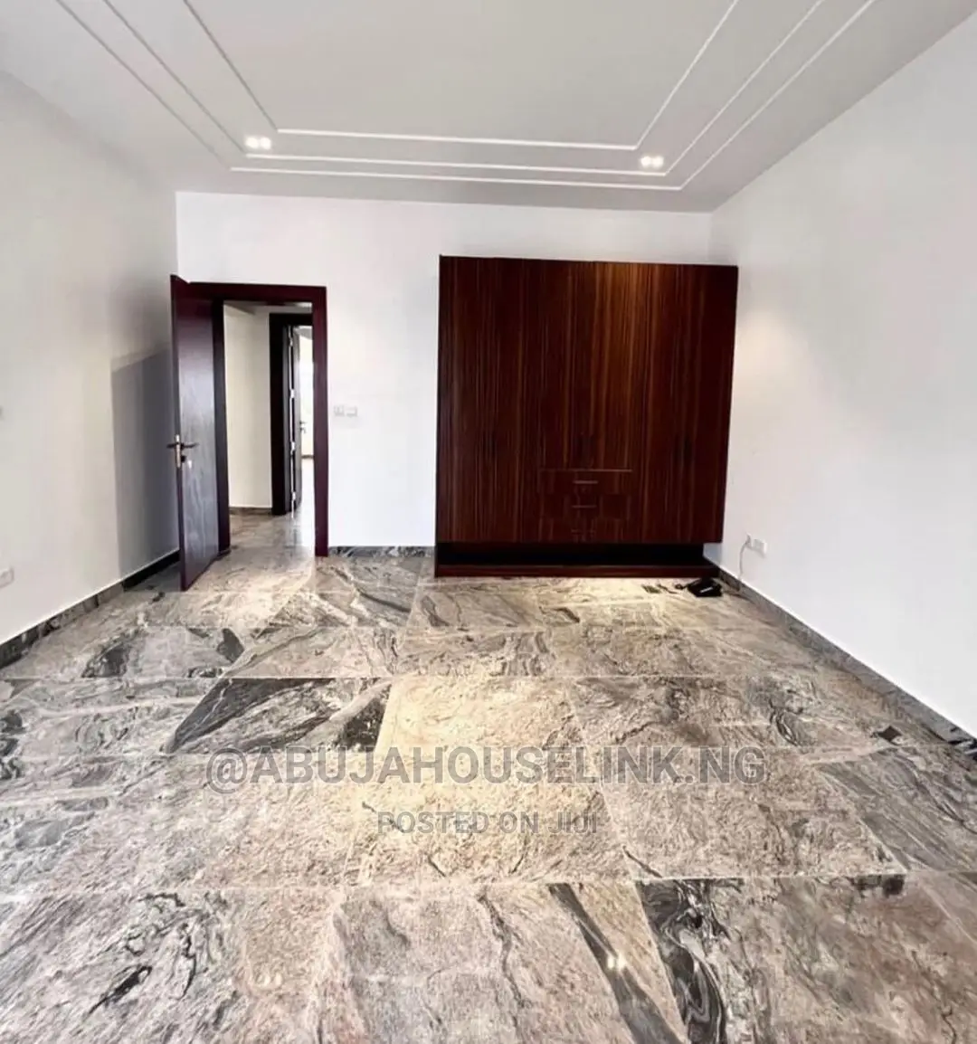 7bdrm Mansion in Katampe Extension for sale