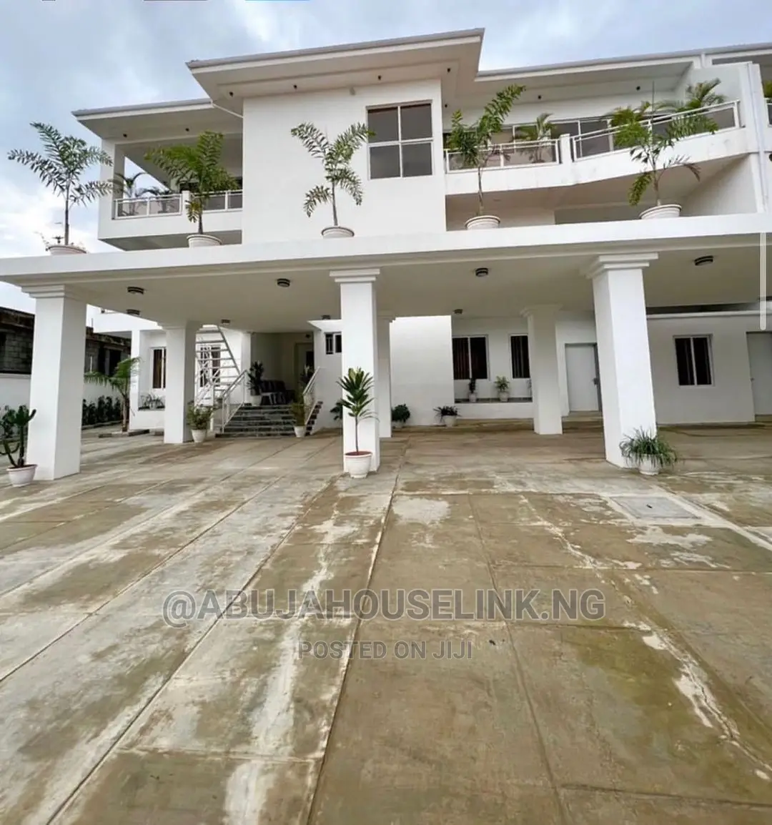 7bdrm Mansion in Katampe Extension for sale