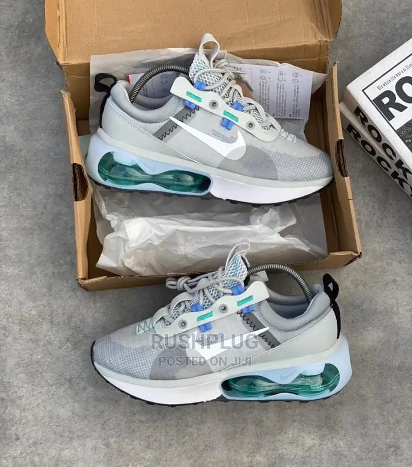 Nike Air Max 2022 Photon Dust Sneakers L