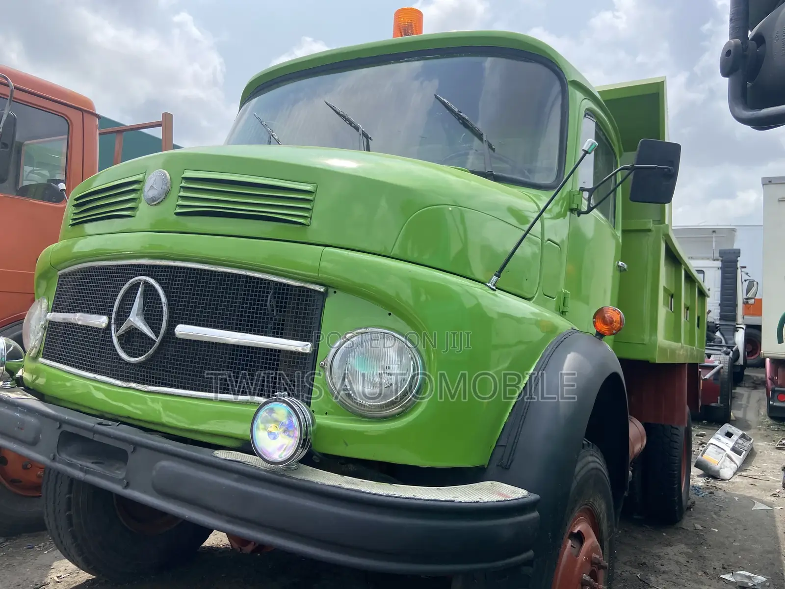 Mercedes-Benz Tipper 911 Engine