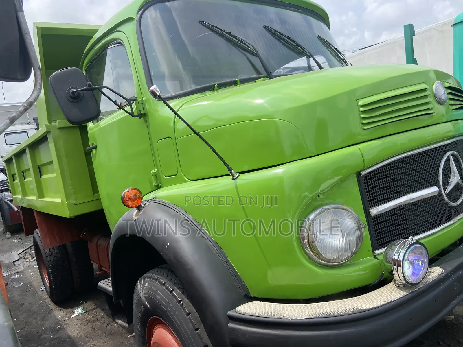 Mercedes-Benz Tipper 911 Engine