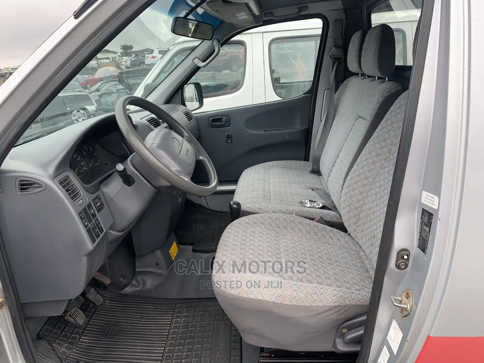 Toyota HiAce 2004 Silver