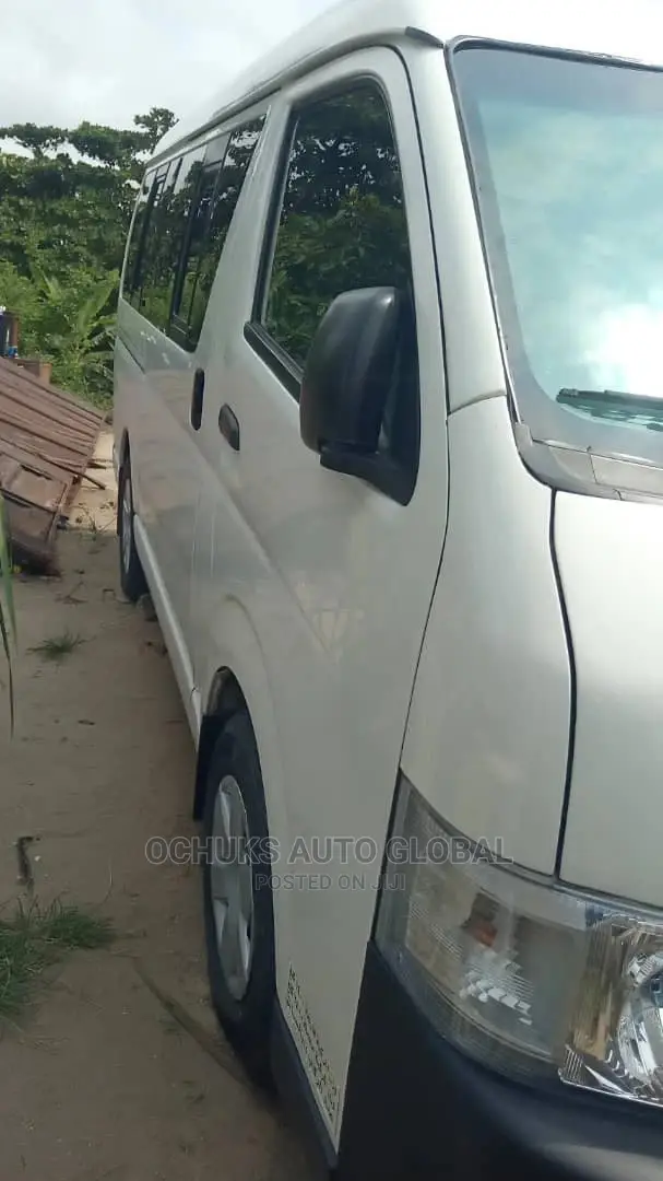 Toyota HiAce 2014 White