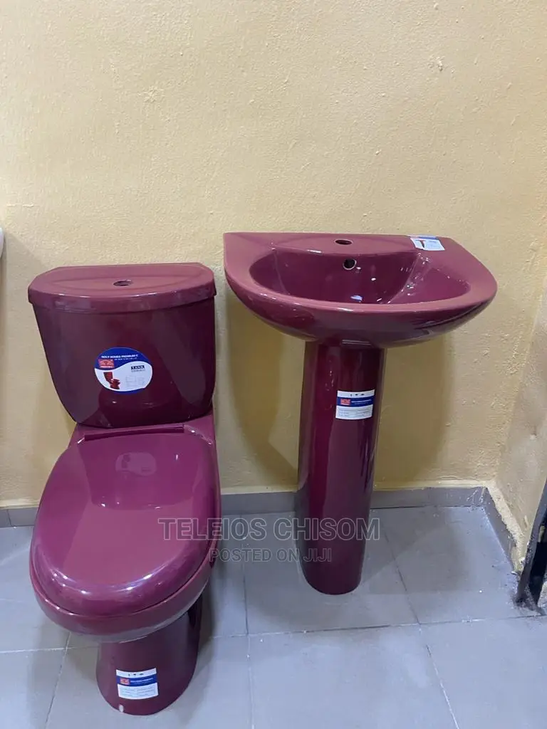 Water Closet Glossy Black