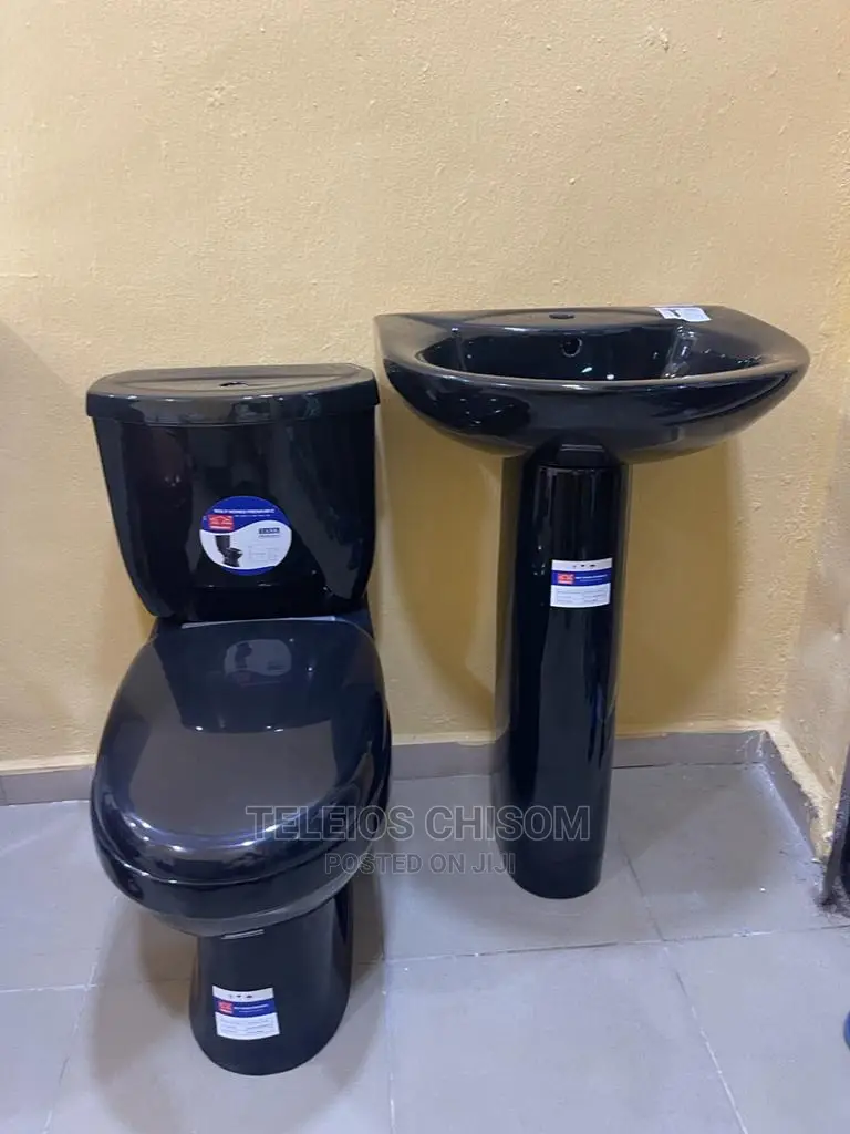 Water Closet Glossy Black