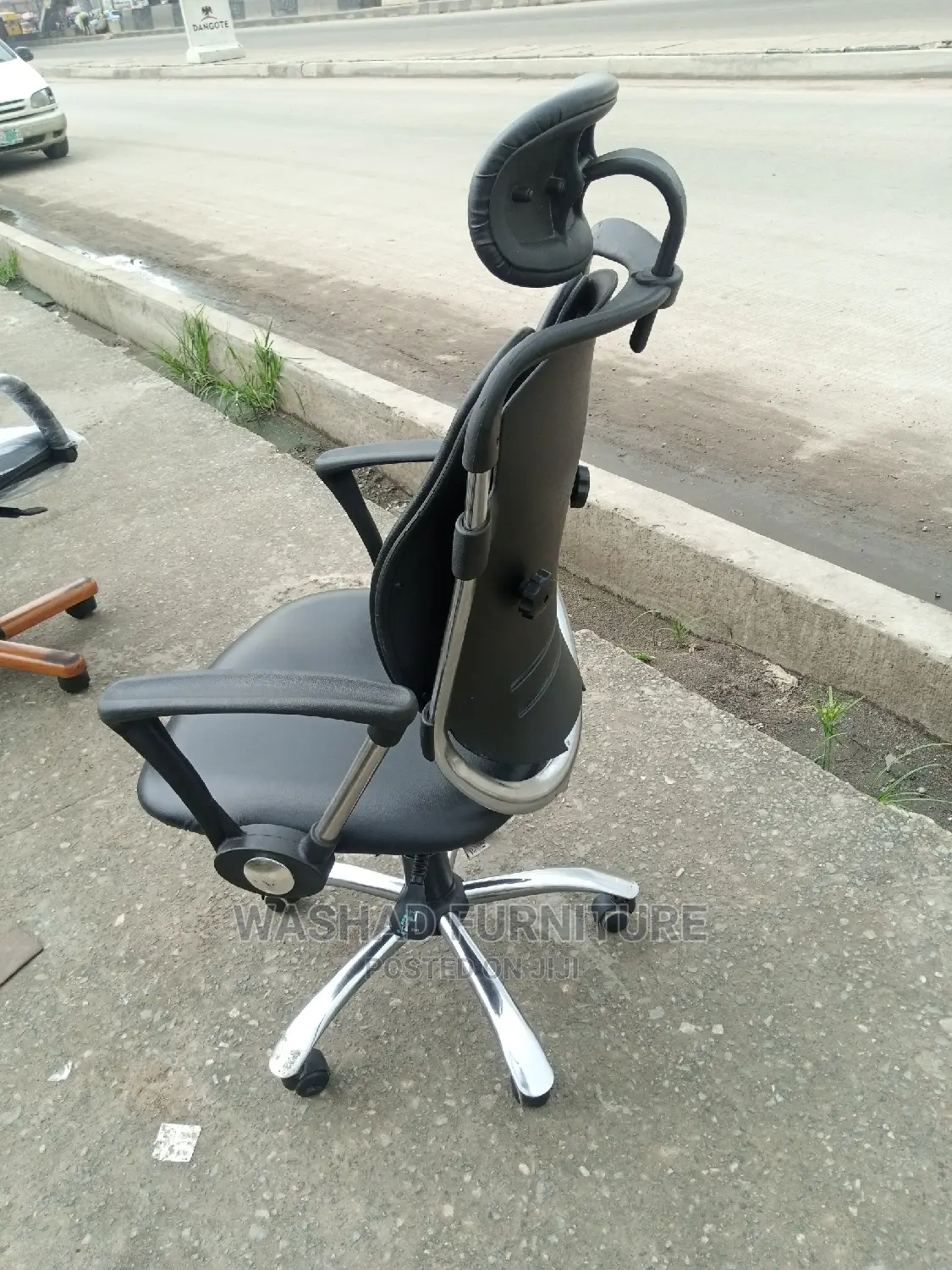 Kidney Chair