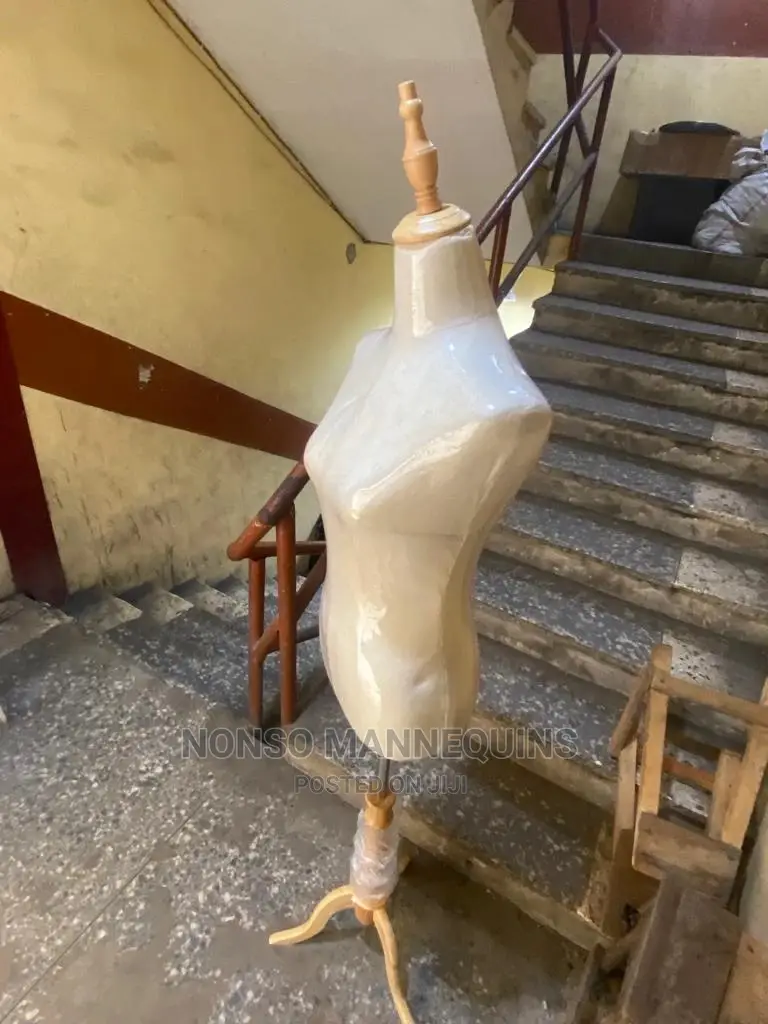 Fully Pinnable Size 8 Dressform With Adjustable Height