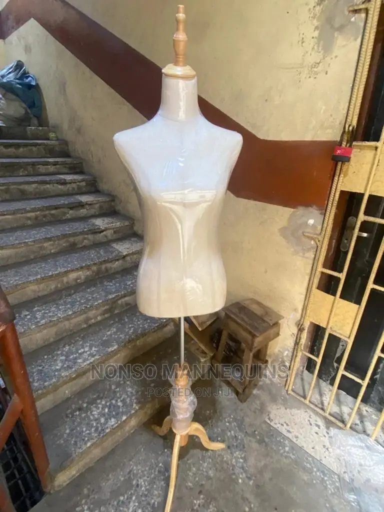 Fully Pinnable Size 8 Dressform With Adjustable Height