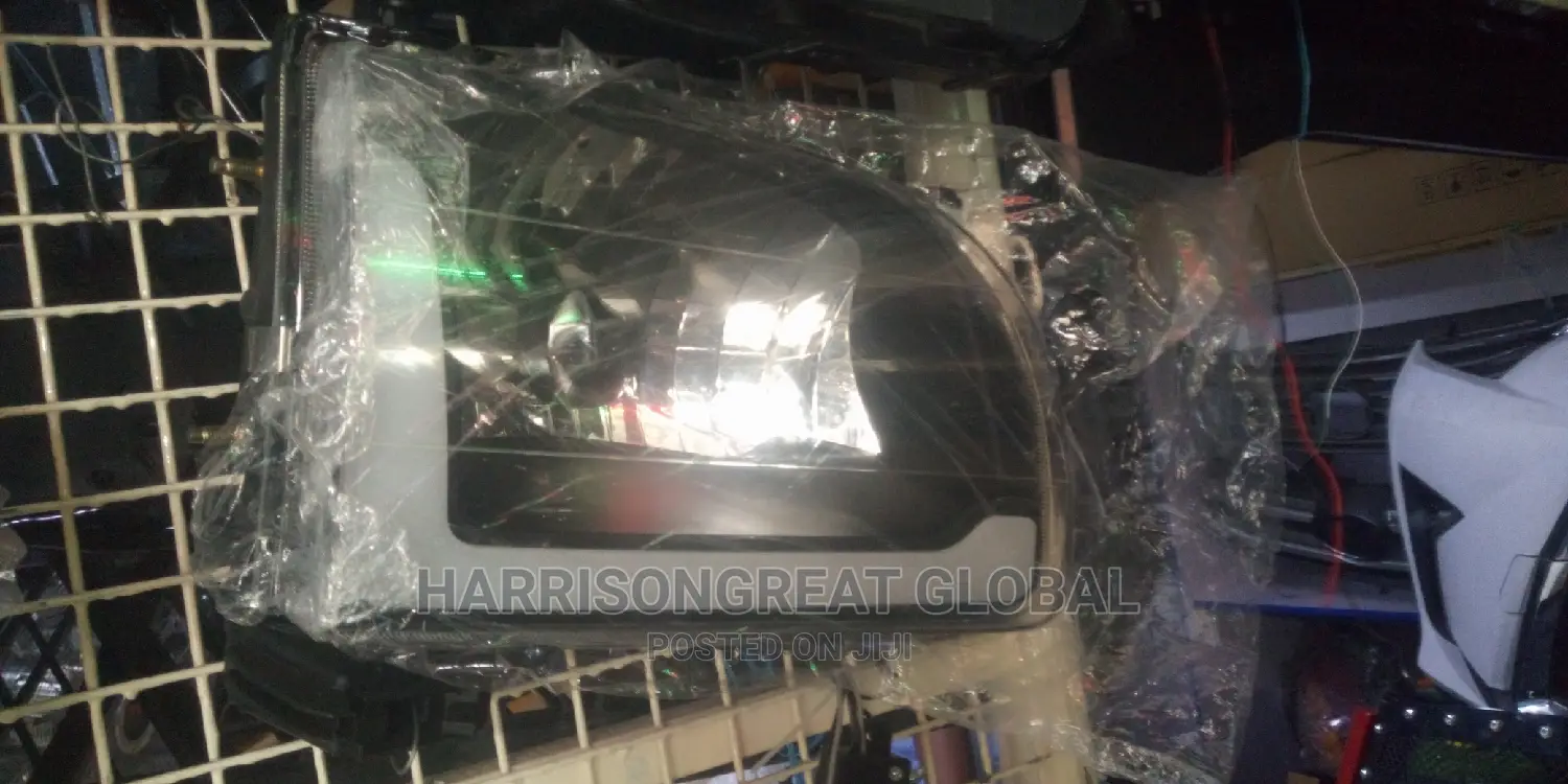Yahoo Toyota Tacoma Head Lamp 2002 Model