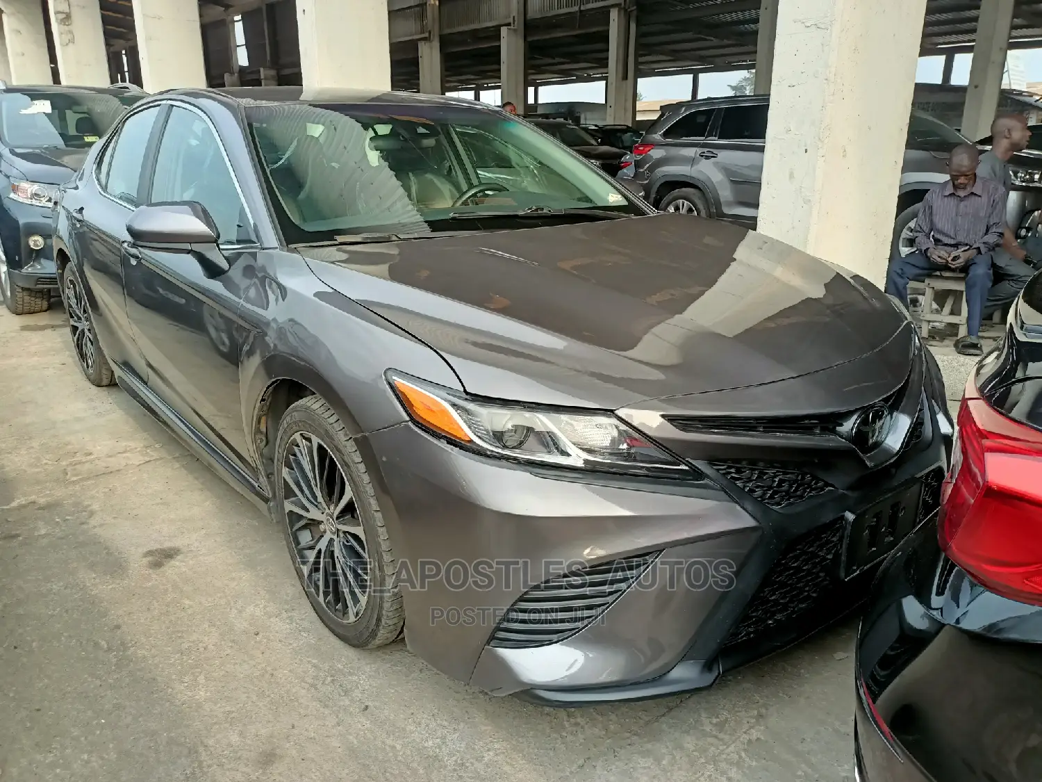 Toyota Camry SE FWD (2.5L 4cyl 8AM) 2018 Gray