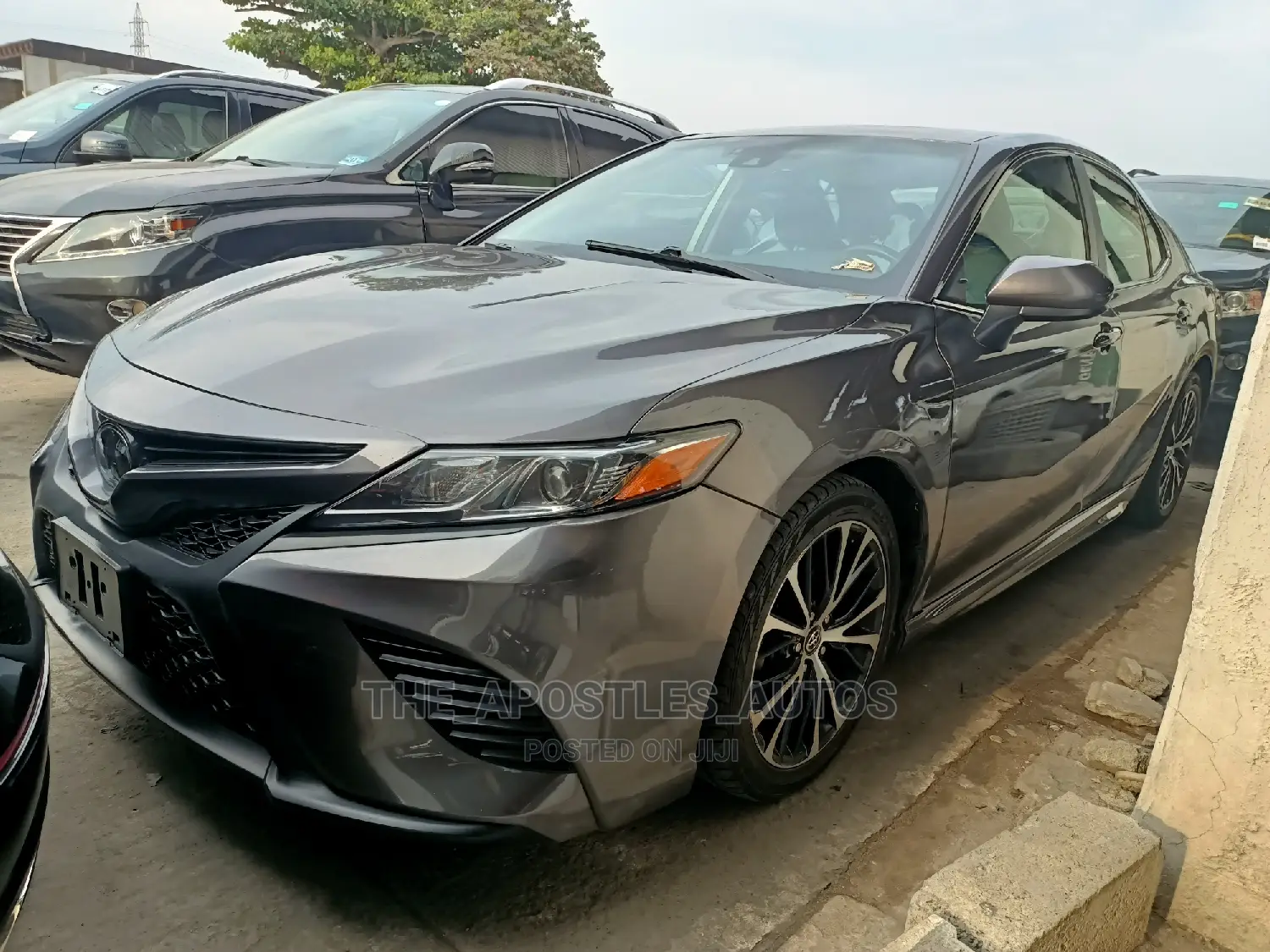 Toyota Camry SE FWD (2.5L 4cyl 8AM) 2018 Gray