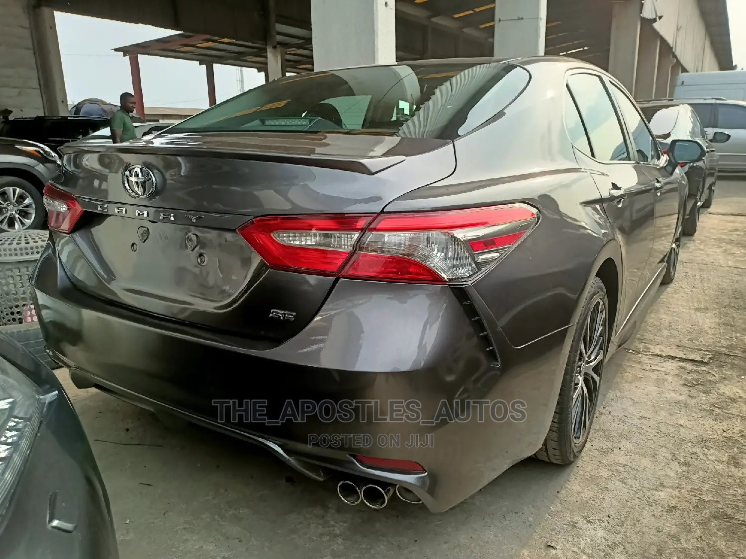 Toyota Camry SE FWD (2.5L 4cyl 8AM) 2018 Gray
