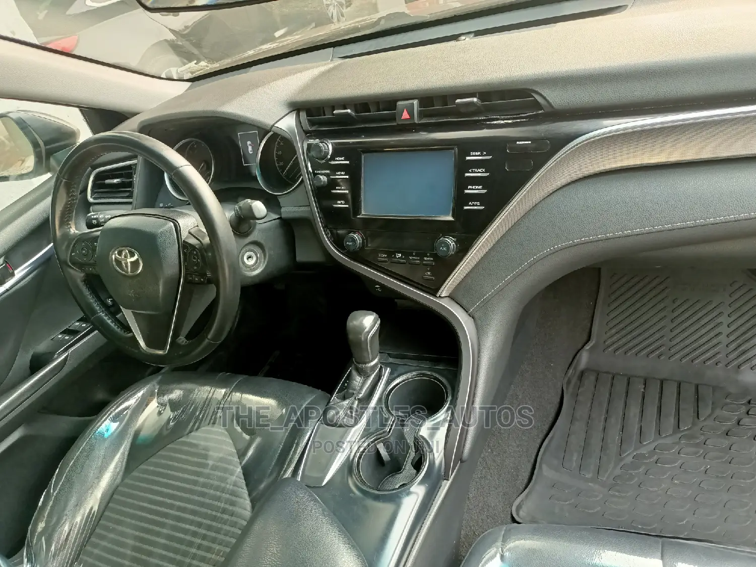 Toyota Camry SE FWD (2.5L 4cyl 8AM) 2018 Gray