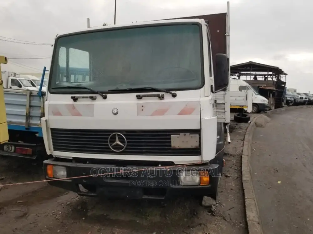Mercedez Benz 814 6 Tyres