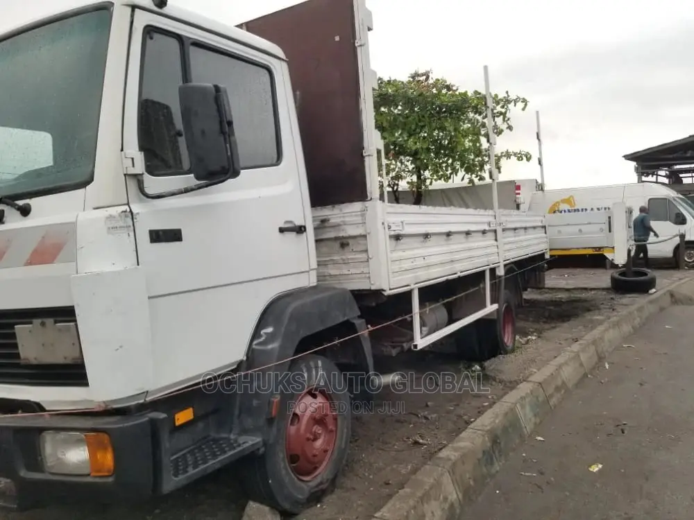 Mercedez Benz 814 6 Tyres