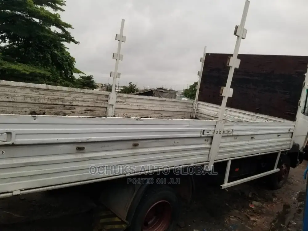 Mercedez Benz 814 6 Tyres