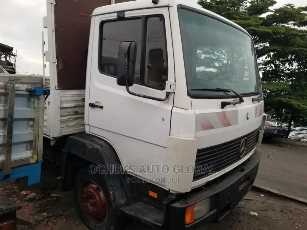 Mercedez Benz 814 6 Tyres