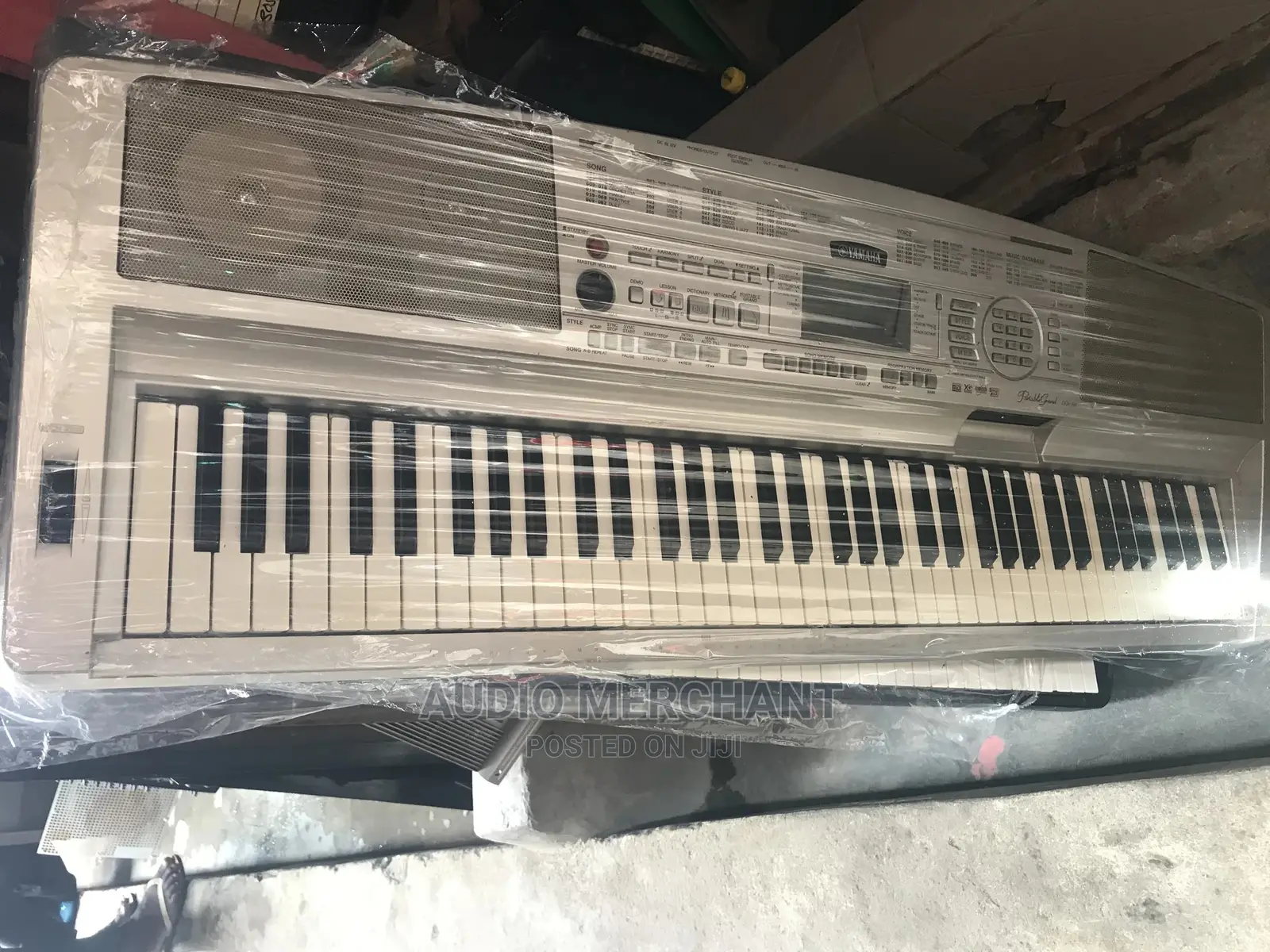 Yamaha DGX300 Keyboard