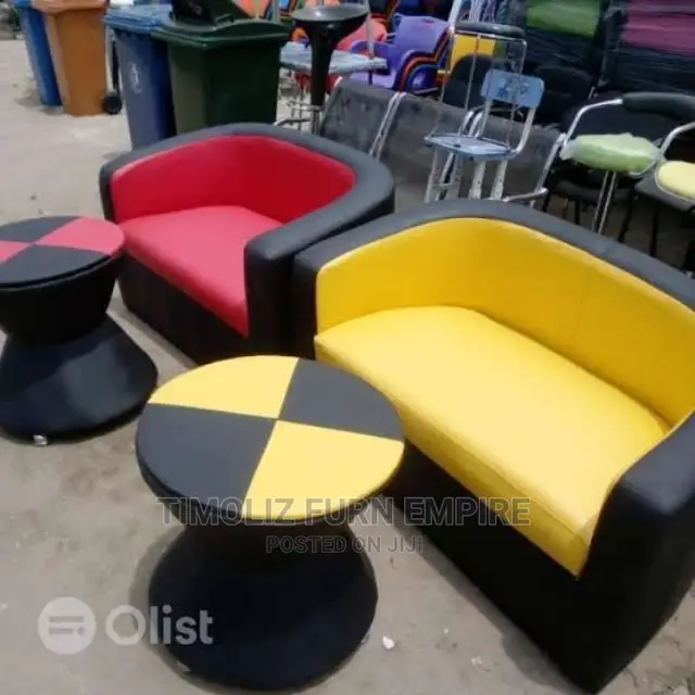 Classic Sitting Room Chair With Portable Table