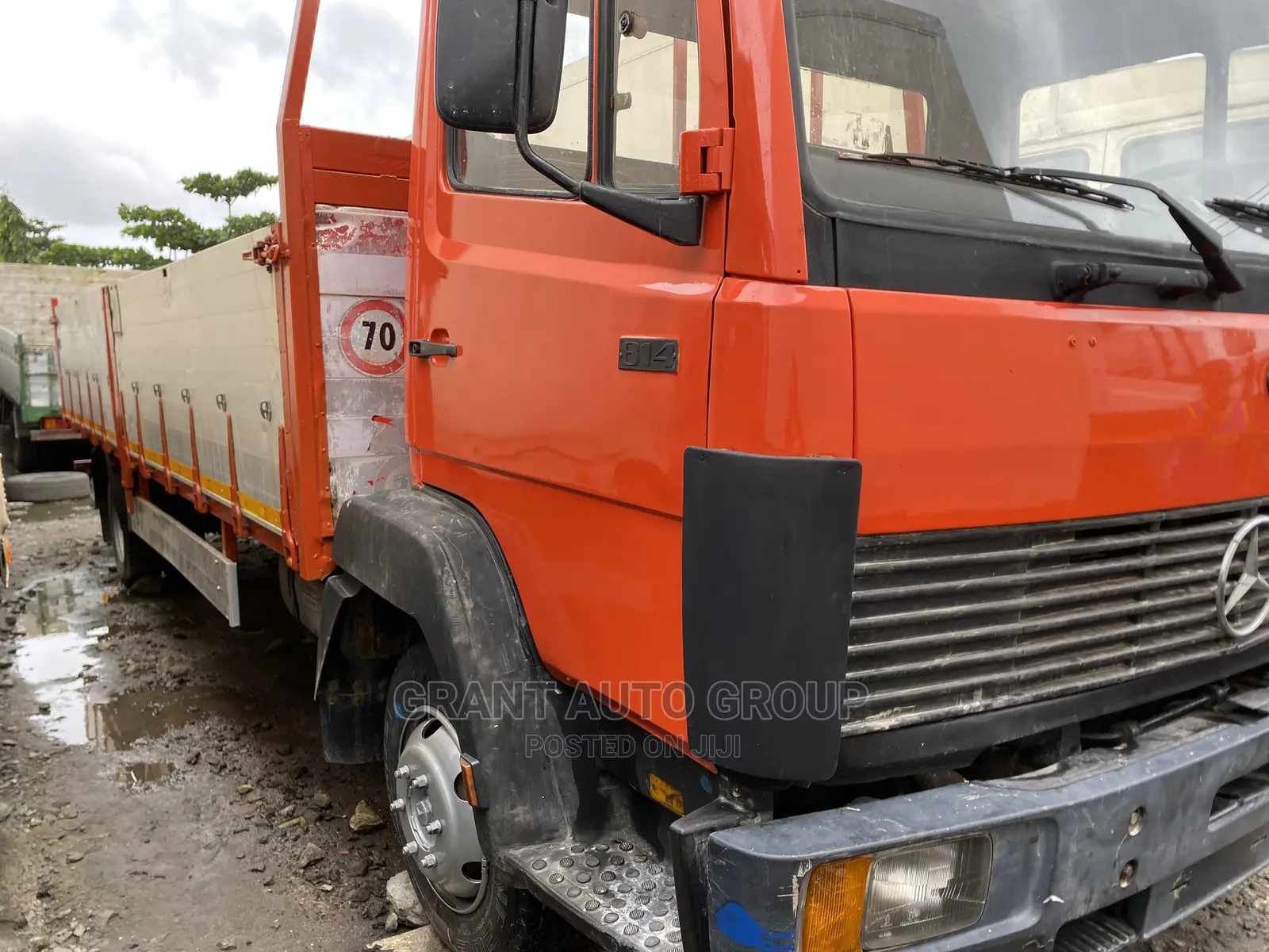 Mercedes 814 Truck Long Bucket