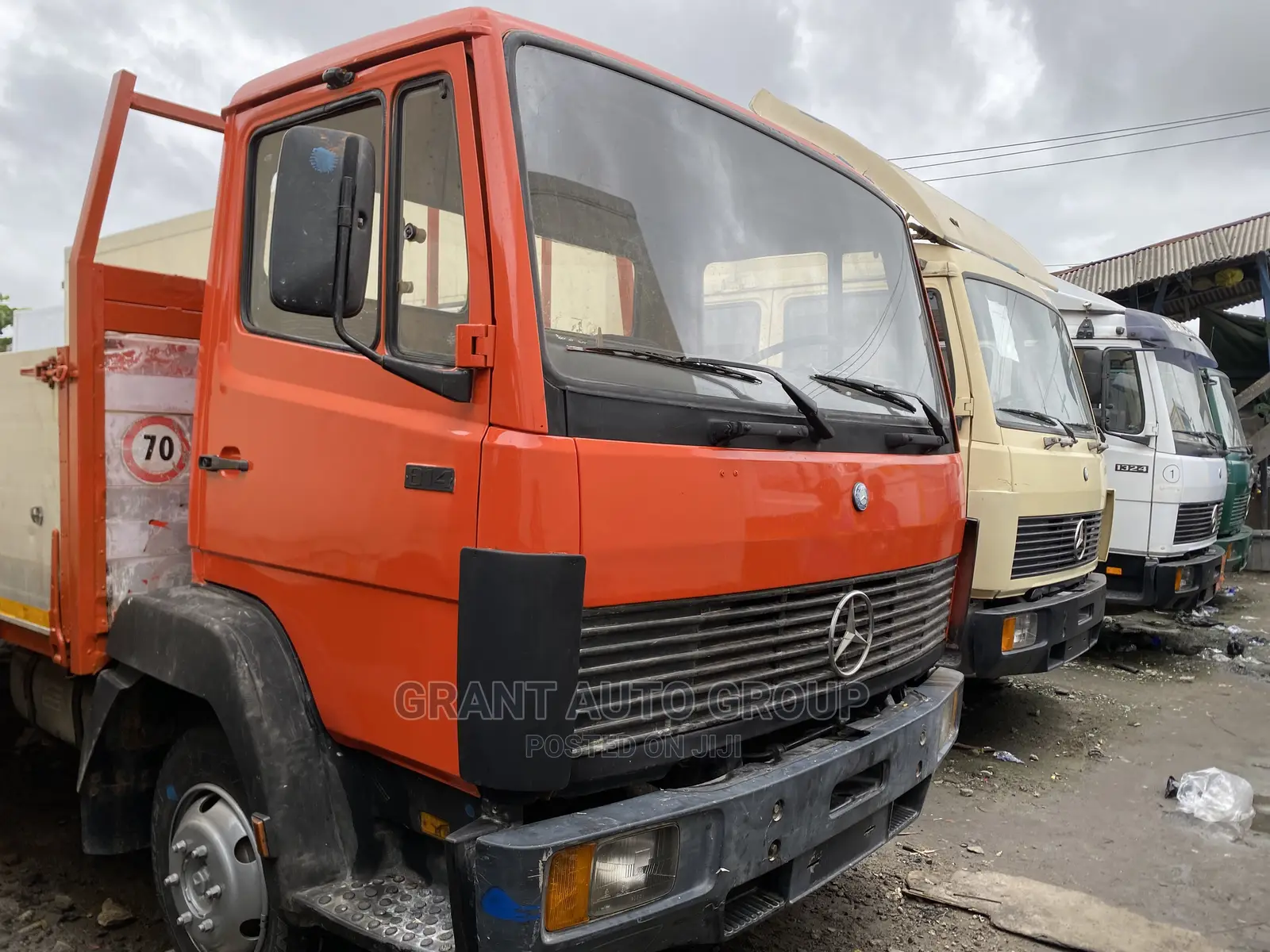 Mercedes 814 Truck Long Bucket