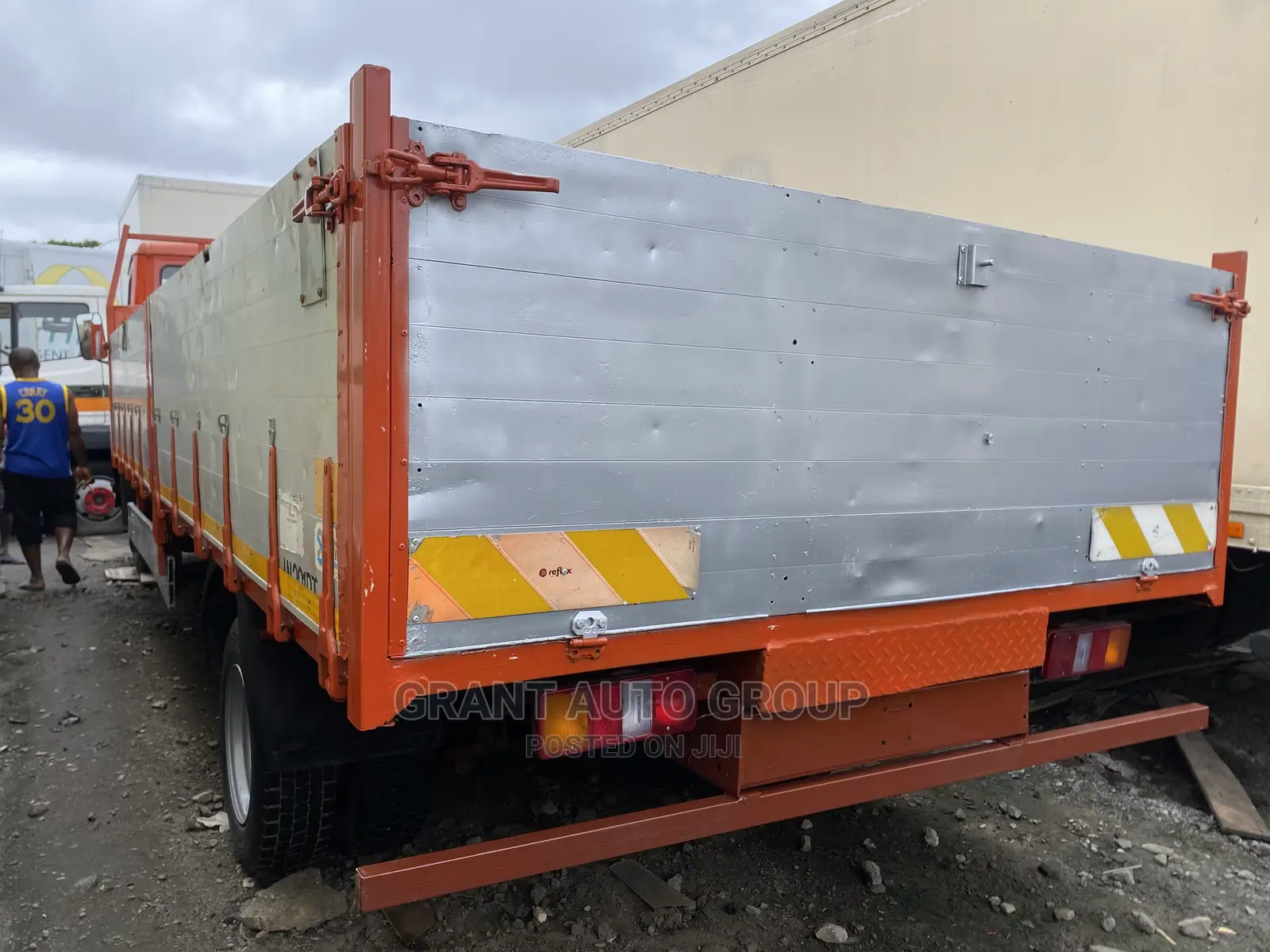 Mercedes 814 Truck Long Bucket