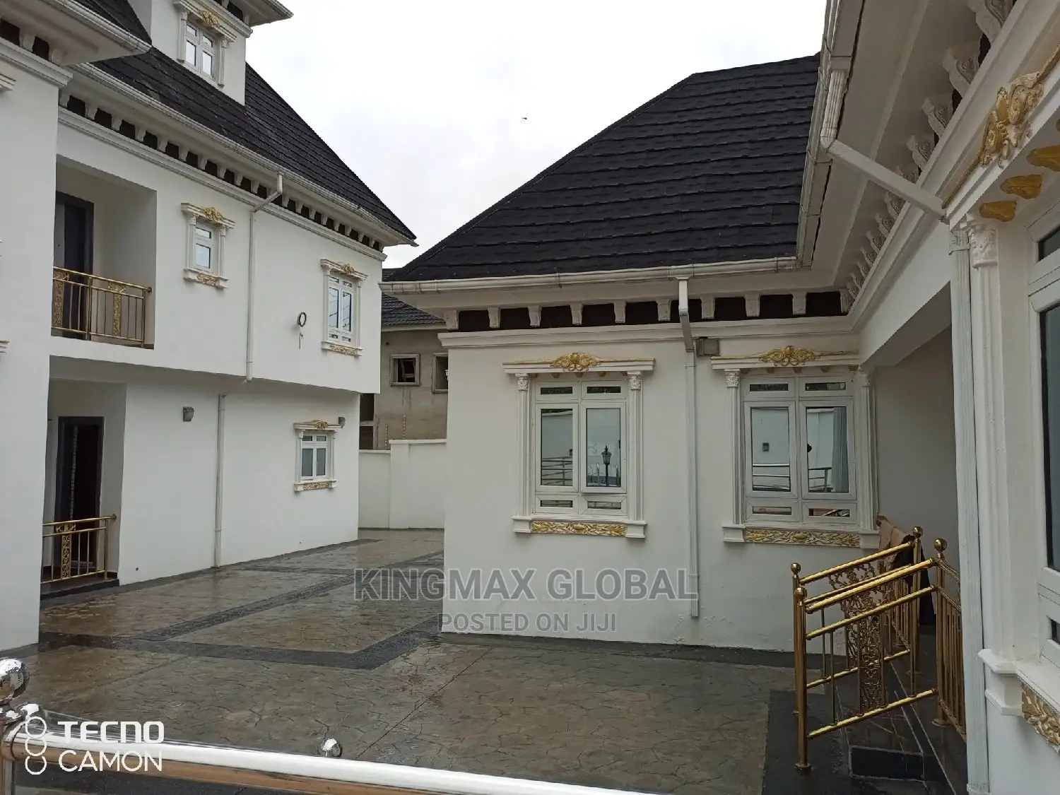 8bdrm Mansion in Katampe Extension for sale
