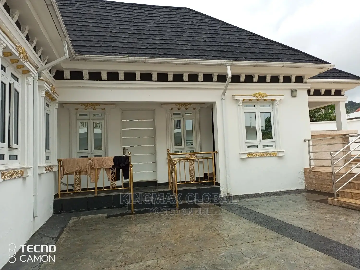 8bdrm Mansion in Katampe Extension for sale