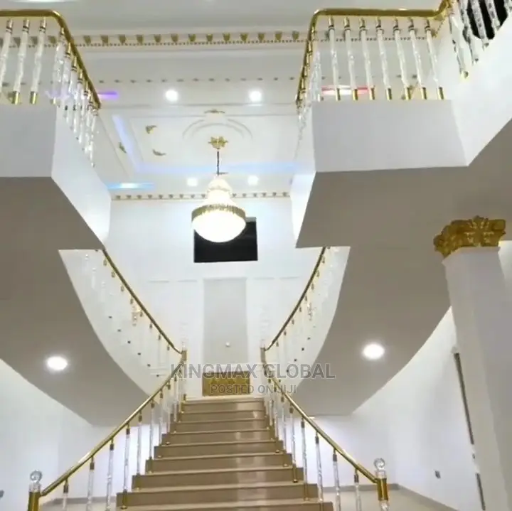 8bdrm Mansion in Katampe Extension for sale
