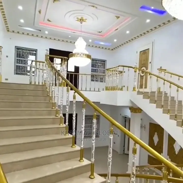 8bdrm Mansion in Katampe Extension for sale