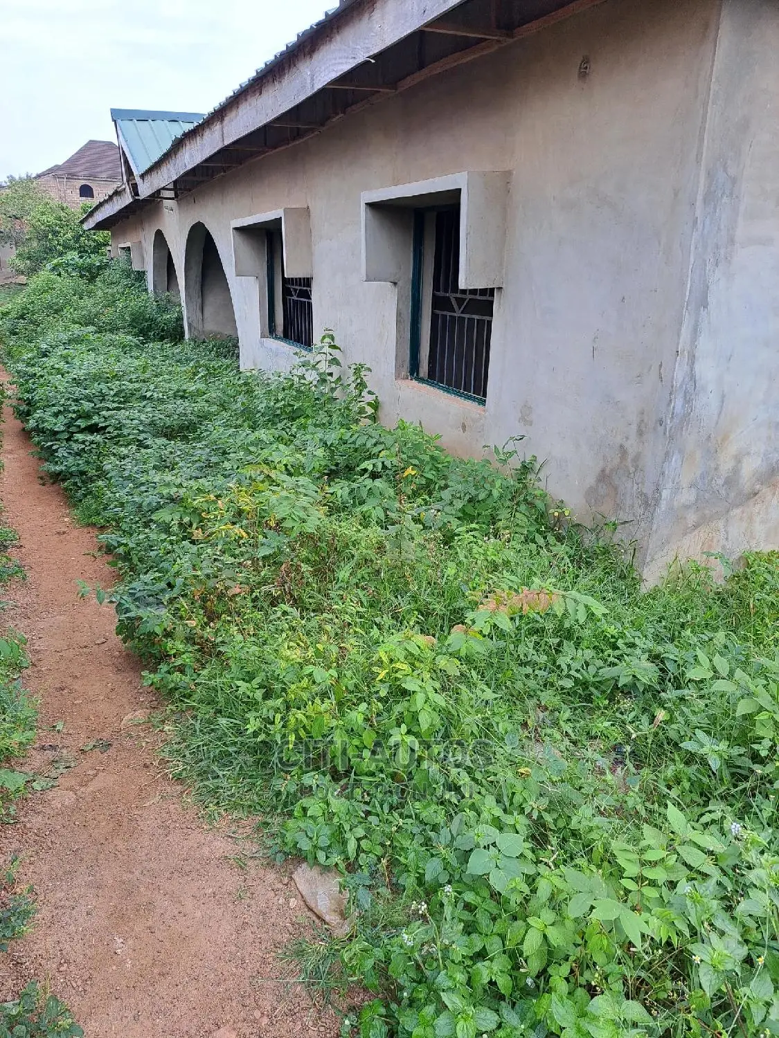 8bdrm Block of Flats in Peace Estate, Ibadan for sale