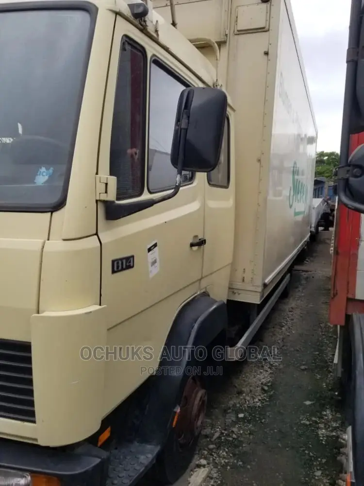 Mercedez 814 Truck Yellow Colour