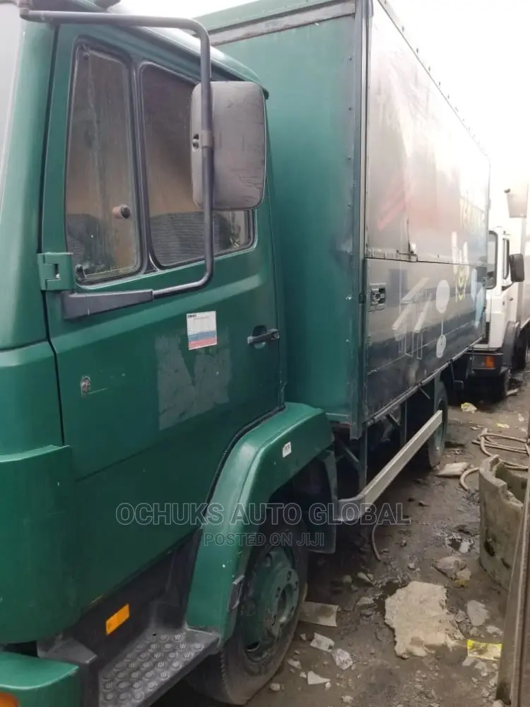 Mercedez Benz 814 Truck Green Colour