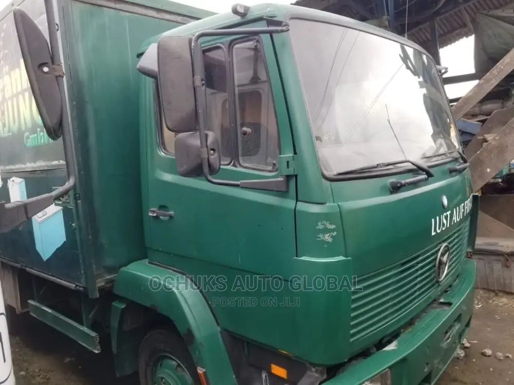 Mercedez Benz 814 Truck Green Colour