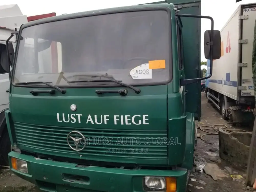 Mercedez Benz 814 Truck Green Colour