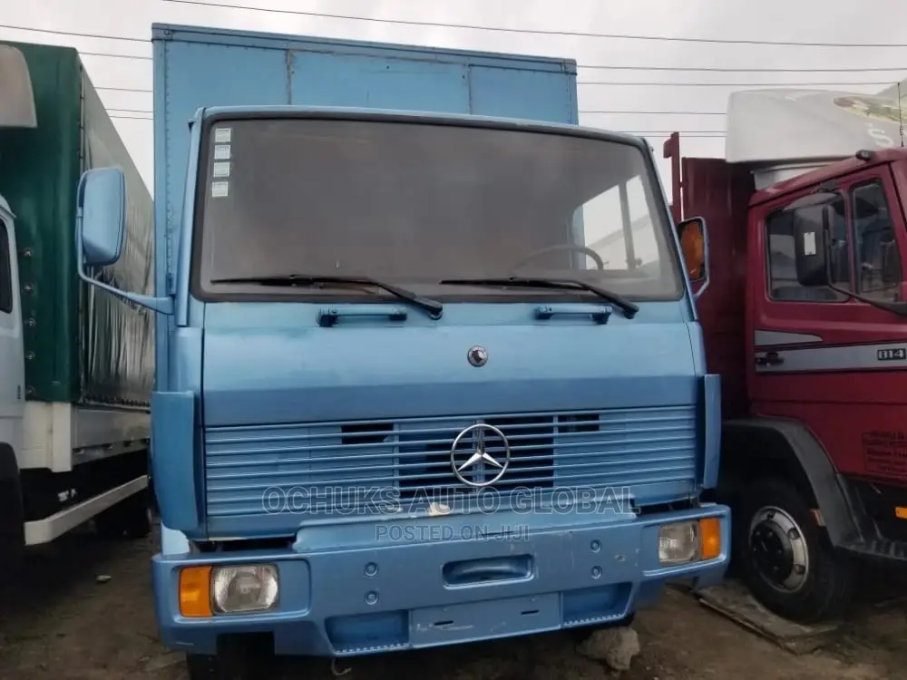 814 Mercedez Benz Truck 6 Tyres