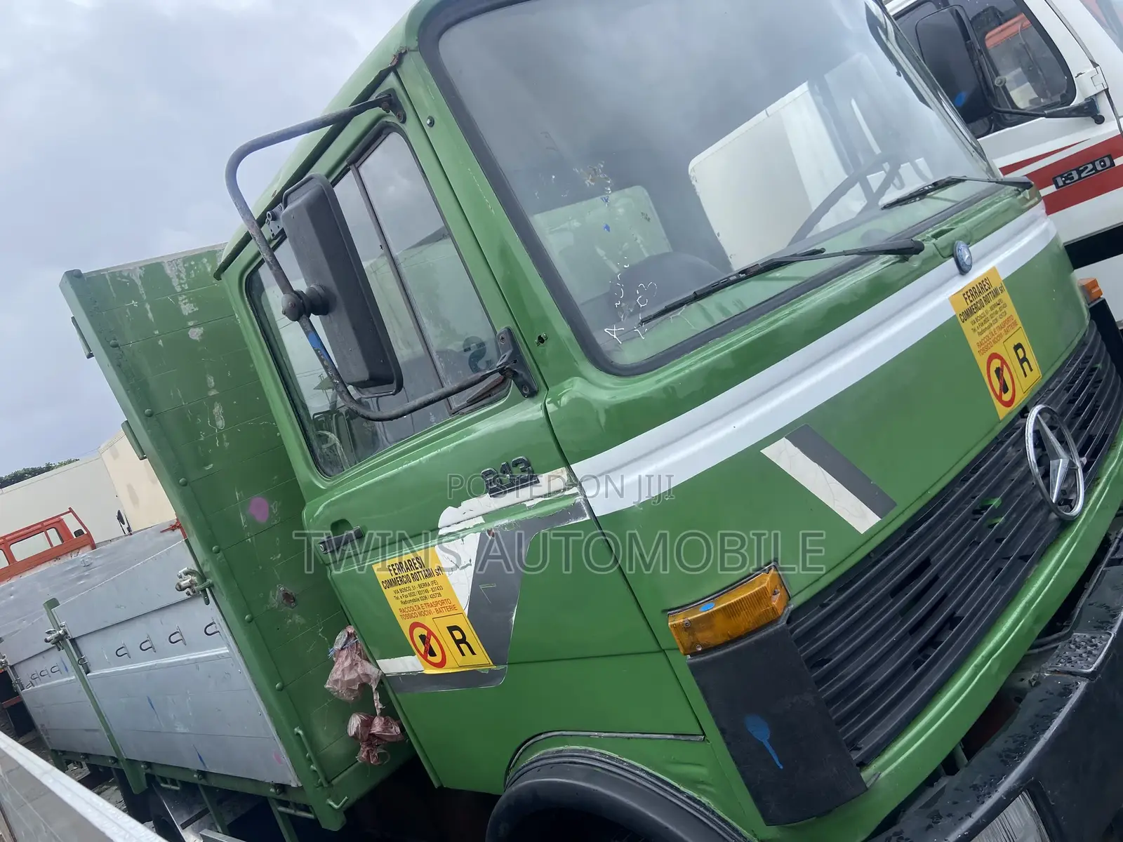 Mercedes-Benz 813 Pick Up 1999 Green