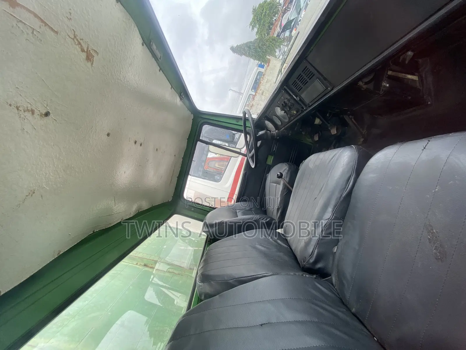 Mercedes-Benz 813 Pick Up 1999 Green