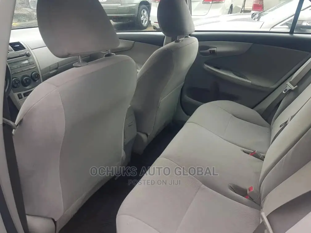 Toyota Corolla 2011 Silver