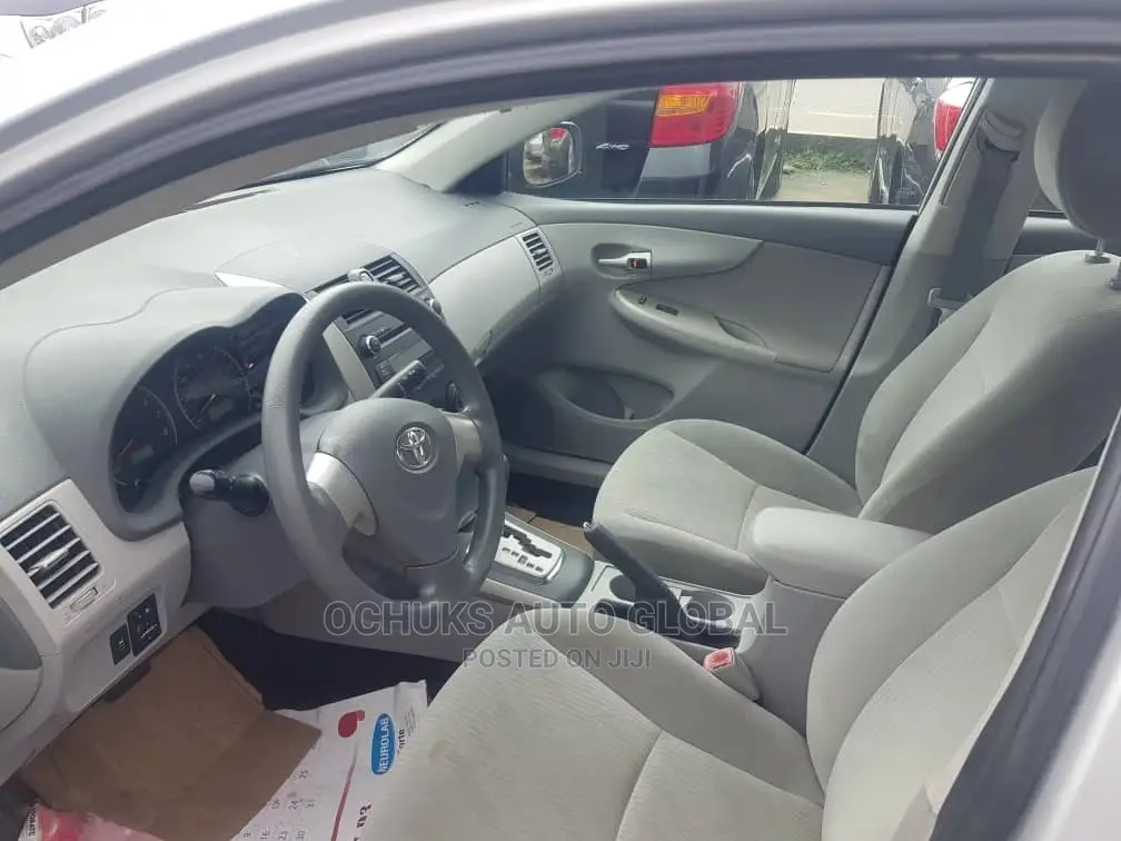 Toyota Corolla LE 4dr Sedan (1.8L 4 cyl 4A) 2009 Silver